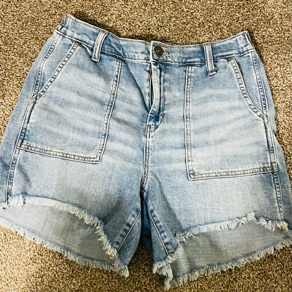 Arie shorts in good condition